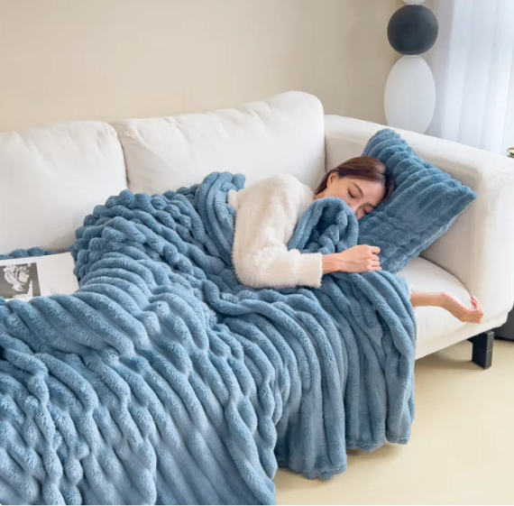 Soft Bubble Velvet Throw Blanket – Cozy Lightweight Blanket for Sleep & Relaxation