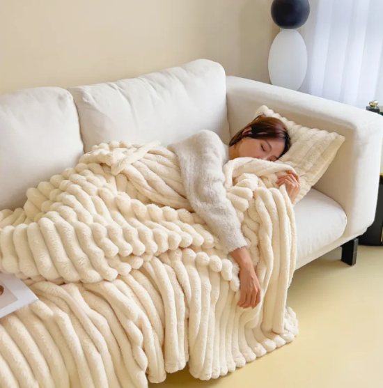 Soft Bubble Velvet Throw Blanket – Cozy Lightweight Blanket for Sleep & Relaxation