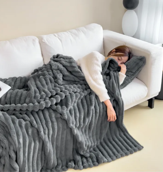 Soft Bubble Velvet Throw Blanket – Cozy Lightweight Blanket for Sleep & Relaxation