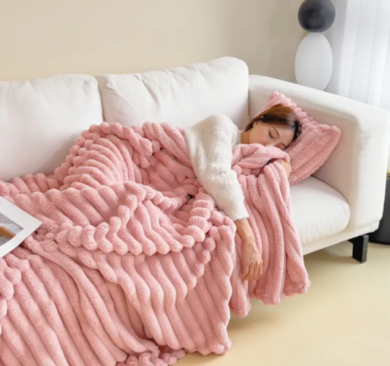 Soft Bubble Velvet Throw Blanket – Cozy Lightweight Blanket for Sleep & Relaxation