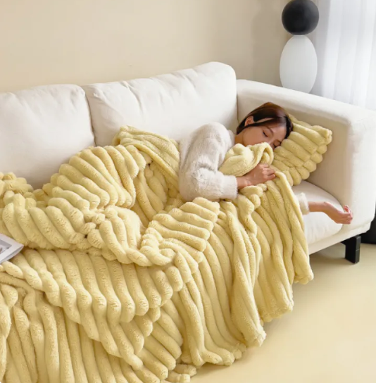 Soft Bubble Velvet Throw Blanket – Cozy Lightweight Blanket for Sleep & Relaxation