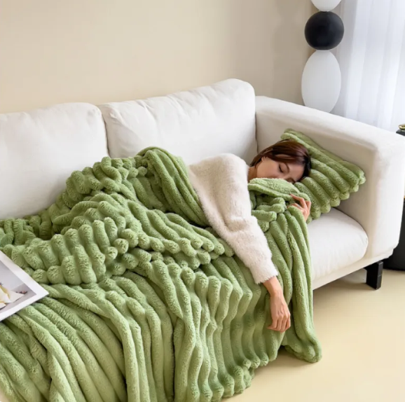 Soft Bubble Velvet Throw Blanket – Cozy Lightweight Blanket for Sleep & Relaxation